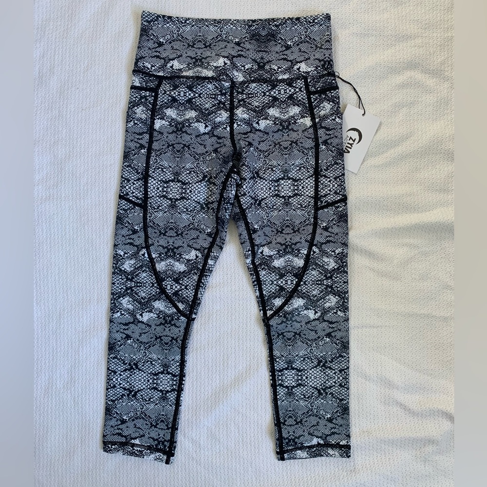 ZYIA Active Cobra Metallic Pocket Light n Tight Hi-Rise Capri Size 4 NWT